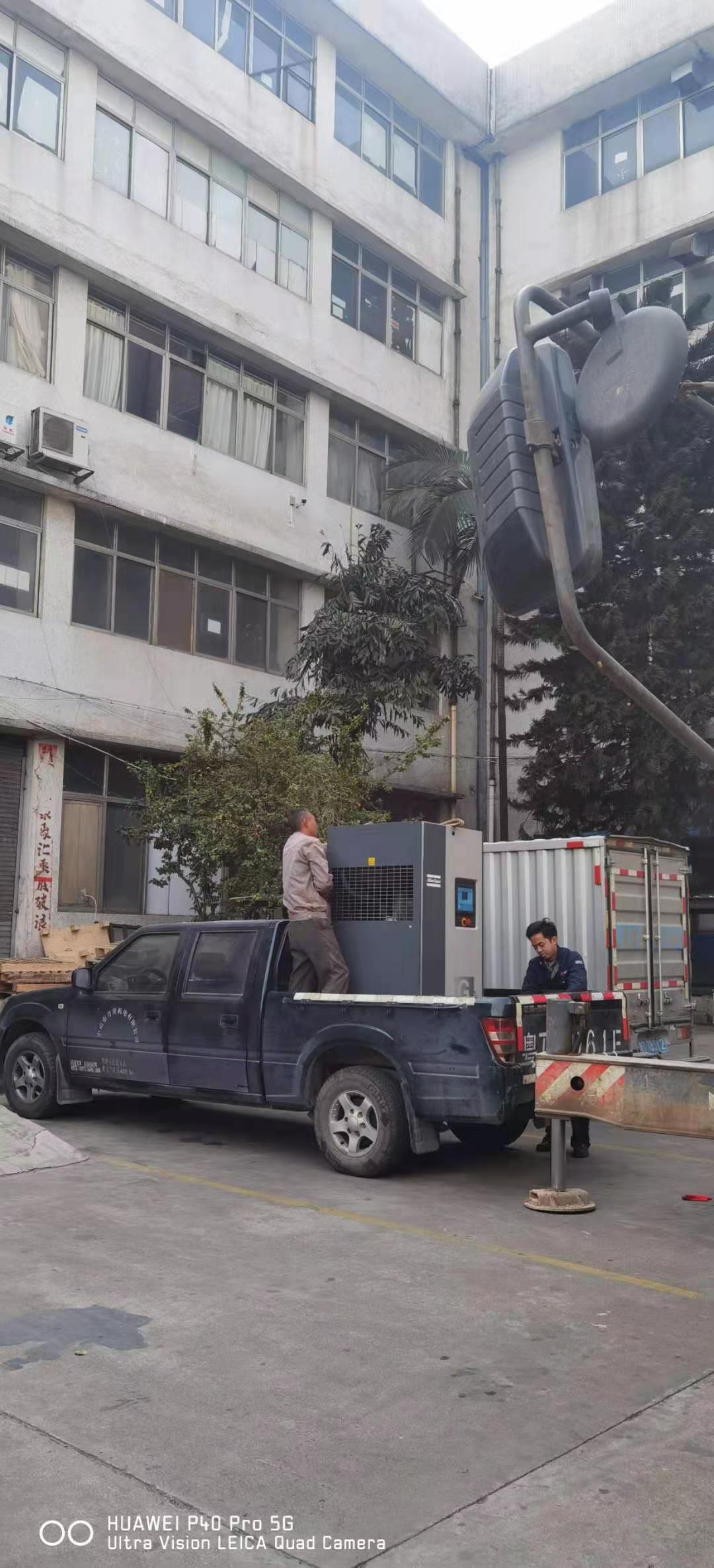 科雅員工休息日也馬不停蹄，淘汰落后機器，對設備進行維修保養(yǎng)